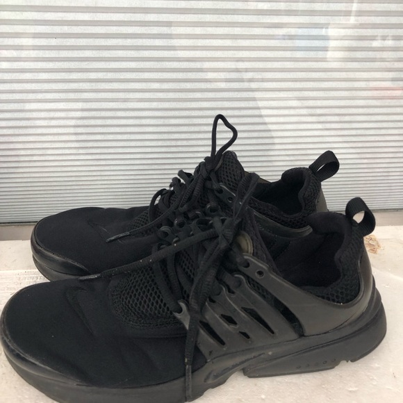 Nike Air Presto GS Triple Boy’s Black Running Shoes 833875 003 Size 7Y - Picture 1 of 11